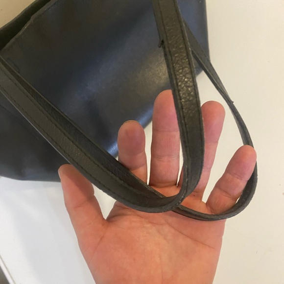 LOUIS VUITTON Lock Me - Cabas Tote Bag Shoulder Bag Leather Noir M42291 - Picture 8 of 9